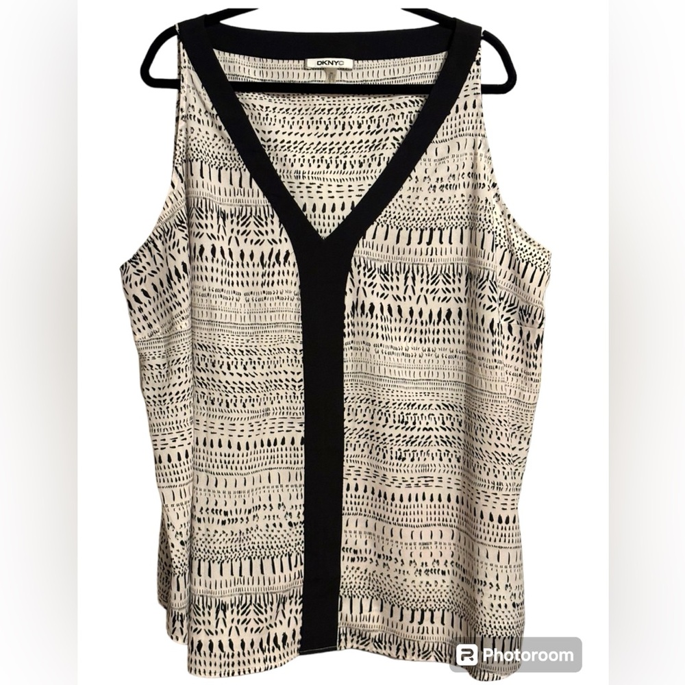 EUC•DKNYC Black/white Sleeveless top size 3X